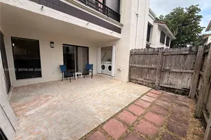 10875 NW 7th St, Miami, FL 33172 - Photo 24