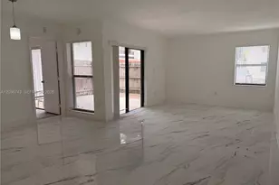 10875 NW 7th St, Miami, FL 33172 - Photo 4