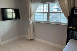 400 Golden Isles Dr, Hallandale Beach, FL 33009 - Photo 26