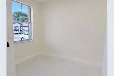 8024 NW 198th Ter #-, Hialeah, FL 33015 - Photo 32