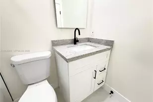 8024 NW 198th Terrace, Hialeah, FL 33015 - Photo 20