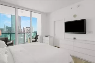 31 SE 5th St, Miami, FL 33131 - Photo 14
