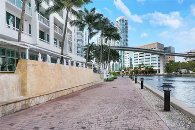 31 SE 5th St #3812, Miami, FL 33131 - Photo 30