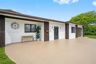 1178 Grant St, Hollywood, FL 33019 - Photo 2