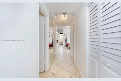 905 Brickell Bay Dr #623, Miami, FL 33131 - Photo 14