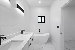 426 SW 9th Ave, Homestead, FL 33030 - Photo 4