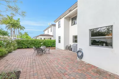 9260 W 35th Ln #N/A, Hialeah, FL 33018 - Photo 12