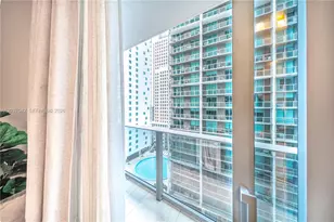 77 SE 5th St, Miami, FL 33131 - Photo 36