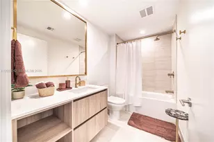 77 SE 5th St, Miami, FL 33131 - Photo 32