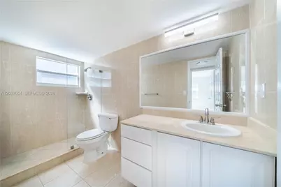 2555 NE 11th St #310, Fort Lauderdale, FL 33304 - Photo 20