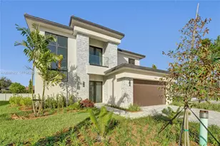 13023 Davie Oaks Dr, Davie, FL 33325 - Photo 2