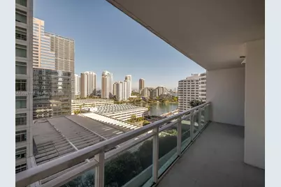 950 Brickell Bay Dr #1404, Miami, FL 33131 - Photo 8