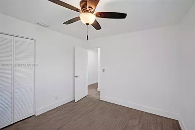 5701 SW 37th St, Davie, FL 33314 - Photo 10