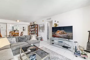 5001 Collins Ave, Miami Beach, FL 33140 - Photo 12