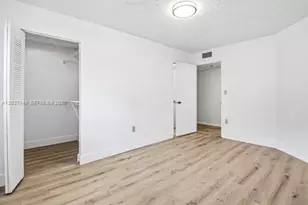 907 NE 199th St, Miami, FL 33179 - Photo 8