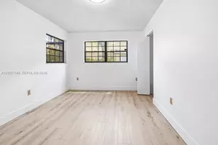 907 NE 199th St, Miami, FL 33179 - Photo 10