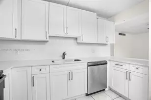 9480 Tangerine Pl, Davie, FL 33324 - Photo 10