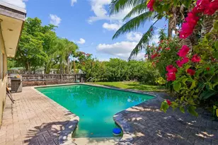 401 S 57th Terrace, Hollywood, FL 33023 - Photo 2