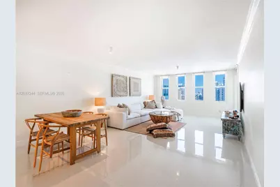 5401 Collins Ave #1013, Miami Beach, FL 33140 - Photo 2