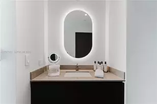 20 NE 11th St, Miami, FL 33132 - Photo 6