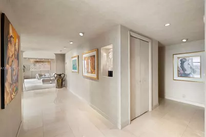 5500 Collins Ave #1401, Miami Beach, FL 33140 - Photo 12