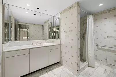 5500 Collins Ave #1401, Miami Beach, FL 33140 - Photo 18