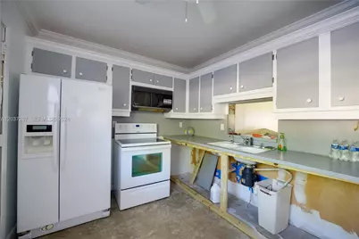 1024 SE 3rd Ave #102, Dania Beach, FL 33004 - Photo 4