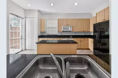 625 SW 146th Ter #901, Pembroke Pines, FL 33027 - Photo 10