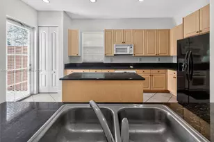625 SW 146th Terrace, Pembroke Pines, FL 33027 - Photo 10
