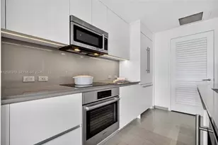 68 SE 6th St, Miami, FL 33131 - Photo 6
