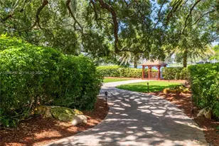 9495 Evergreen Pl, Davie, FL 33324 - Photo 48