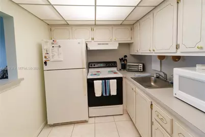 90 Berkshire D #90, West Palm Beach, FL 33417 - Photo 8