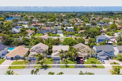 9601 SW 9th Ct, Pembroke Pines, FL 33025 - Photo 26