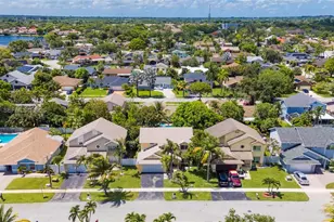 9601 SW 9th Ct, Pembroke Pines, FL 33025 - Photo 26