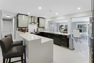 424 NE 27th Dr, Wilton Manors, FL 33334 - Photo 1
