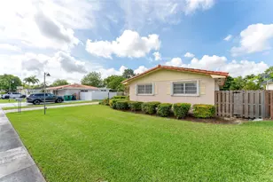 10842 SW 33rd St, Miami, FL 33165 - Photo 4