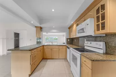 10842 SW 33rd St, Miami, FL 33165 - Photo 8