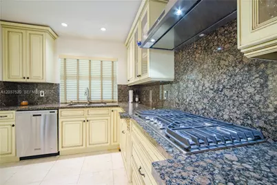 3514 Crystal Ct, Miami, FL 33133 - Photo 4