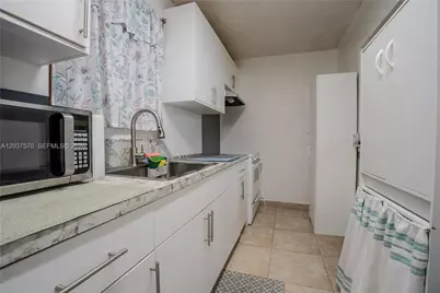 7899 NW 174th Ter, Hialeah, FL 33015 - Photo 32