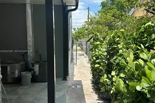 1628 NW 15th St, Miami, FL 33125 - Photo 10