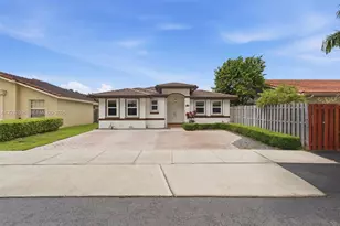 16478 SW 99th St, Miami, FL 33196 - Photo 2