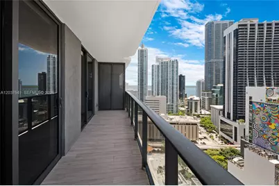 45 SW 9th St #2305, Miami, FL 33130 - Photo 2