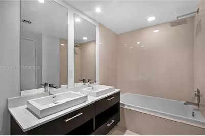 45 SW 9th St #2305, Miami, FL 33130 - Photo 10