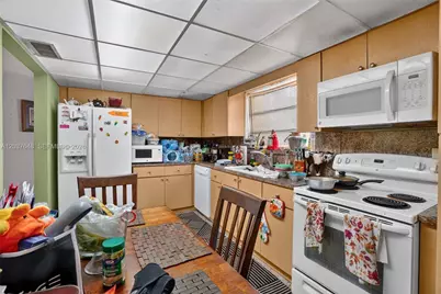 450 SW 9th St, Miami, FL 33130 - Photo 8