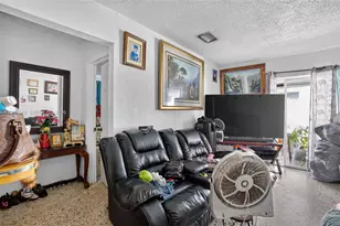 450 SW 9th St, Miami, FL 33130 - Photo 32