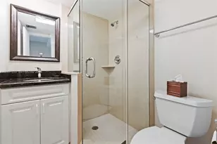 9480 Poinciana Pl, Davie, FL 33324 - Photo 18