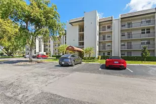 9480 Poinciana Pl, Davie, FL 33324 - Photo 2