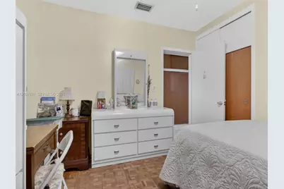 5430 W 4th Ln, Hialeah, FL 33012 - Photo 26