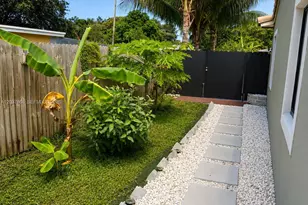735 NE 162nd St, Miami, FL 33162 - Photo 10