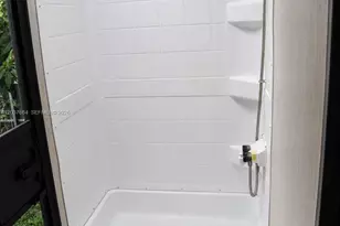735 NE 162nd St, Miami, FL 33162 - Photo 2